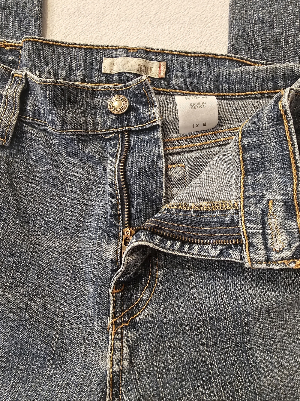 Vintage Levi's 550 Women's Relaxed Fit Tapered Jeans Distressed Blue Women 12 M - Picture 3 of 11